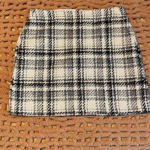 Plaid mini skirt with pockets!
